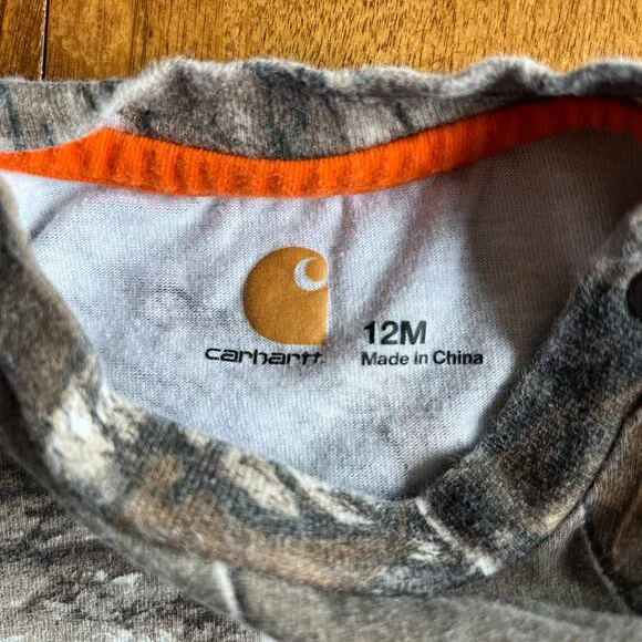 Carhartt camo pocket onesie 12m - Picture 2 of 6